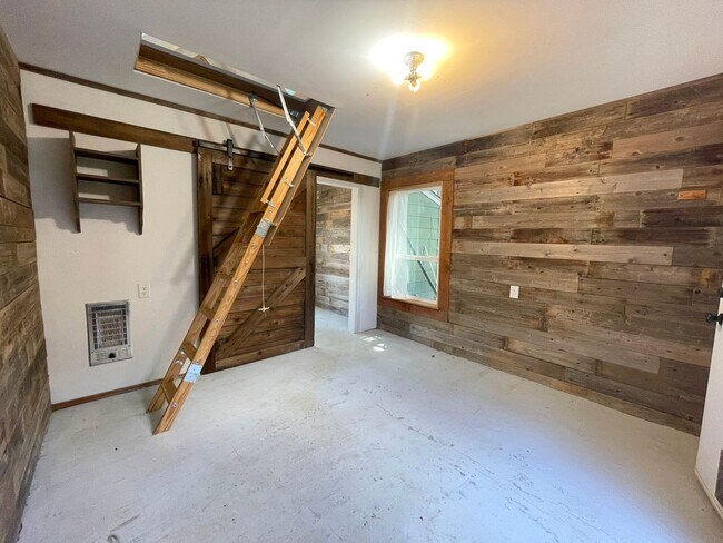 Building Photo - 7015 N Greenwich Ave
