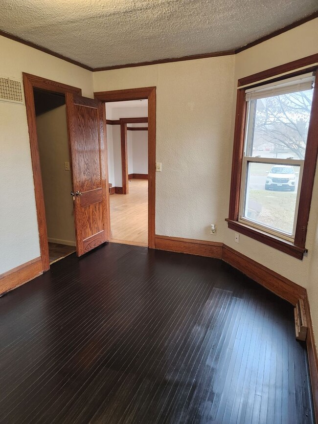 Building Photo - 405 12th St NW