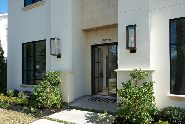 Building Photo - 8926 Croes Dr