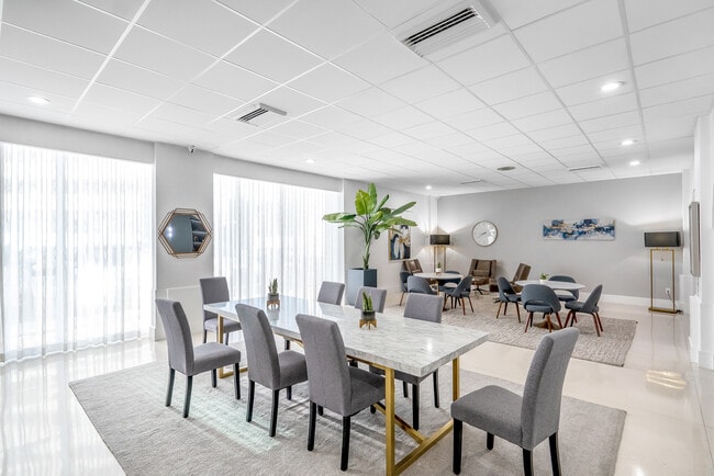 Social Room - 3140 S Ocean Dr