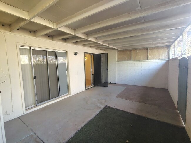 Building Photo - 926 N Venice Ave