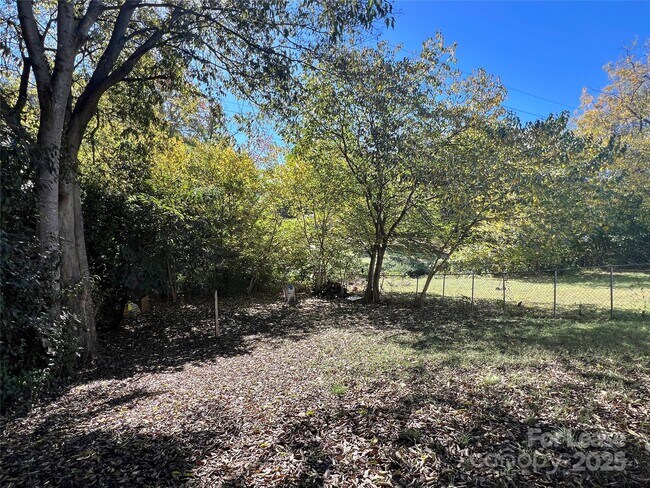 Building Photo - 1604 N Davidson St