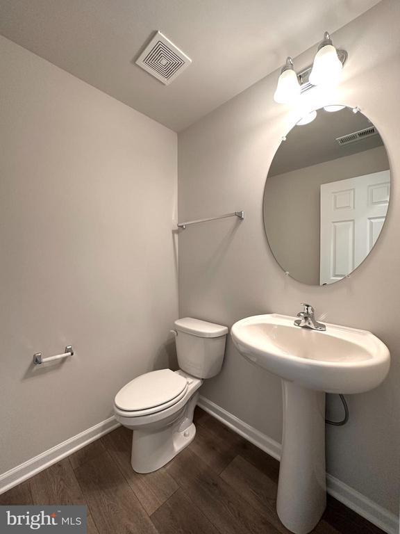 Building Photo - 526 Parkland Dr