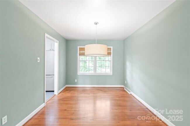 Building Photo - 5001 Vescova Ct