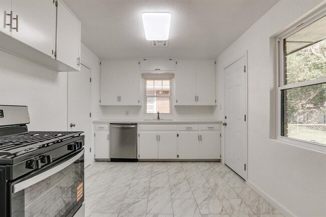 Building Photo - 2725 Texoma Dr