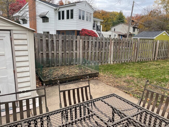 Garden. - 826 Hall St