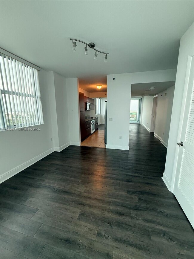 Building Photo - 2681 N Flamingo Rd