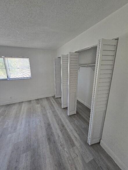 Building Photo - 212 SE 9th Ave