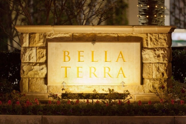 Building Photo - Sea Cliff on the Greens Gated Community Home!