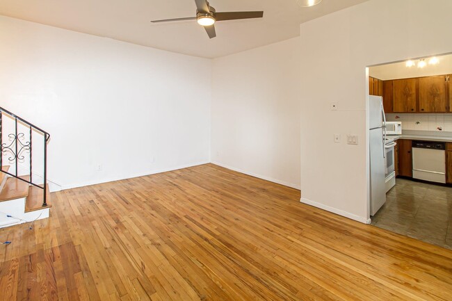 Building Photo - 264 9th St
