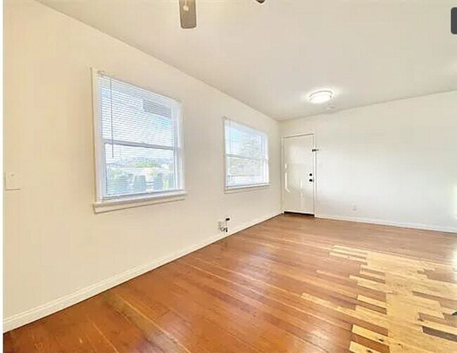 Building Photo - 2835 Huron St