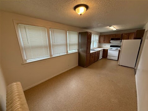 Building Photo - 620 Bowery St