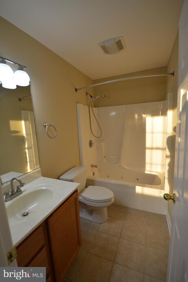 Building Photo - 1103 Laurel Ct