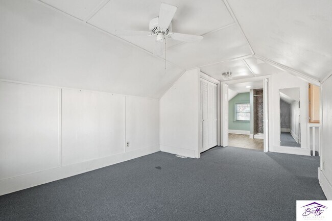 Building Photo - 350 N 41st St
