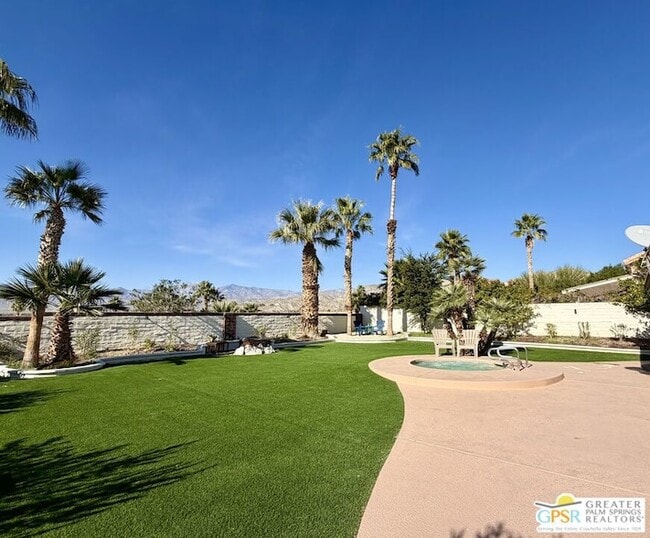 Building Photo - 9939 Vía Real