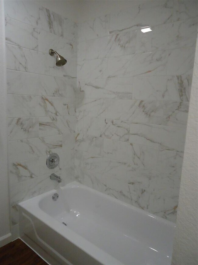 Building Photo - 811 Crieff Cross Dr