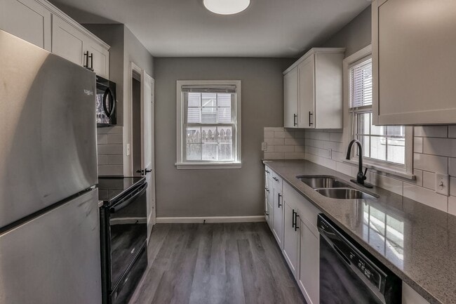 Building Photo - Amazing Aksarben Home
