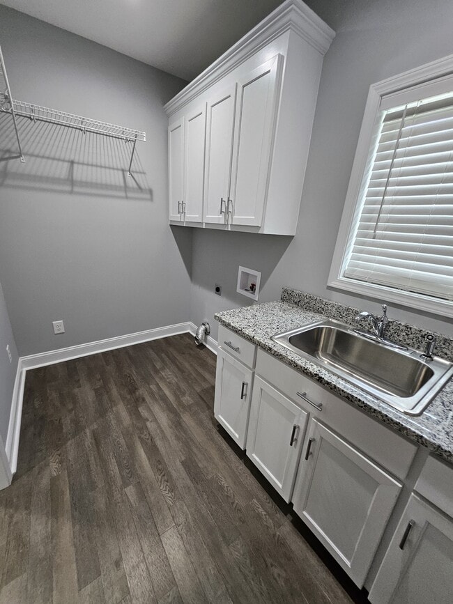 Building Photo - 104 Pioneer Trails Dr