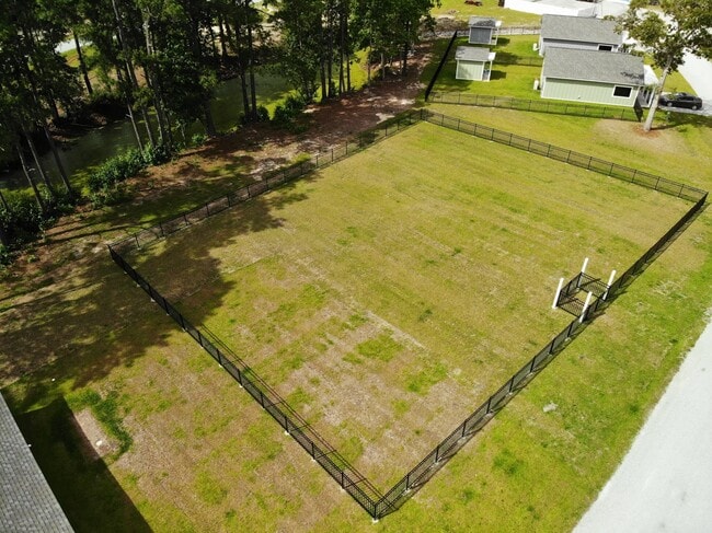 Building Photo - 150 Long Pond Loop