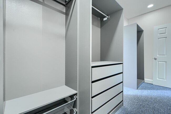 Building Photo - Homewood