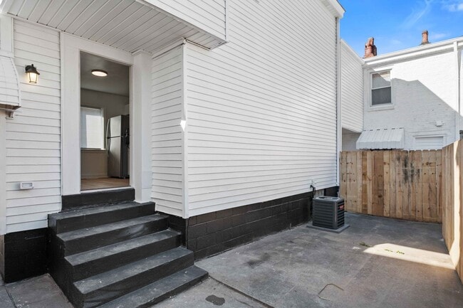 Building Photo - Luxury Rental - Sharpsburg