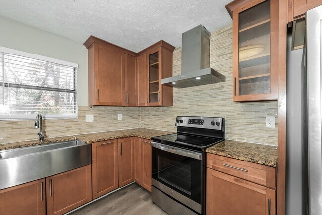 Building Photo - 4578 Old Lake Dr