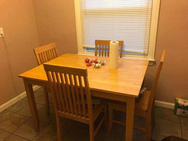 Building Photo - 821 Stanley St