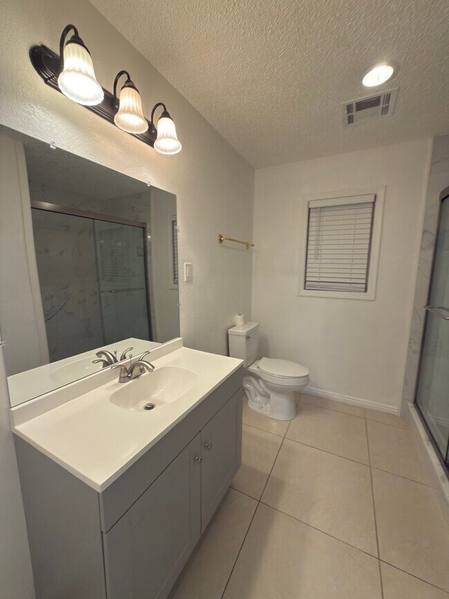 Building Photo - 1108 Cashman Dr