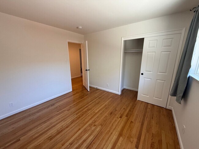 Building Photo - 425 N 7th St