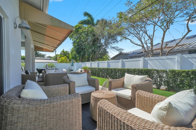 Building Photo - 875 SE 13th Ave