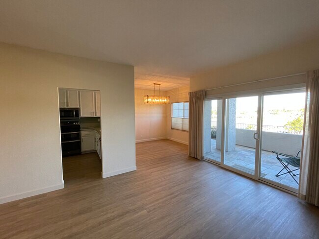 Building Photo - 1514 Caminito Aguar