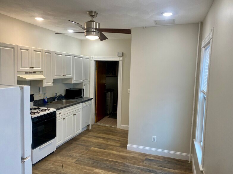 Building Photo - 15 Jaques St