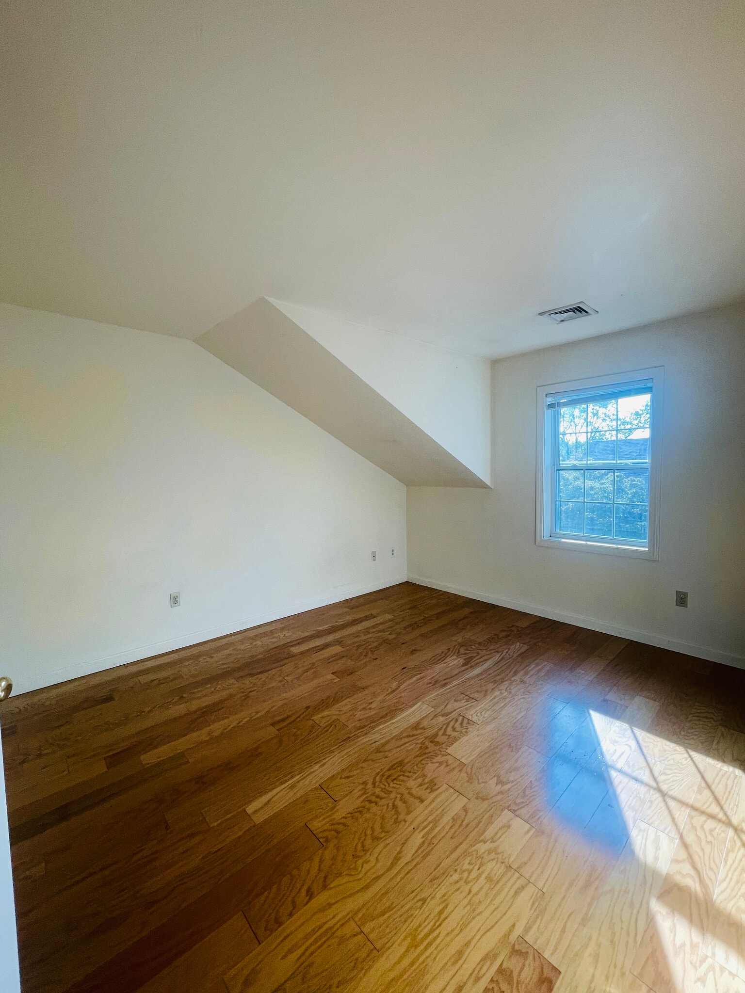 Building Photo - 34 Raymond St