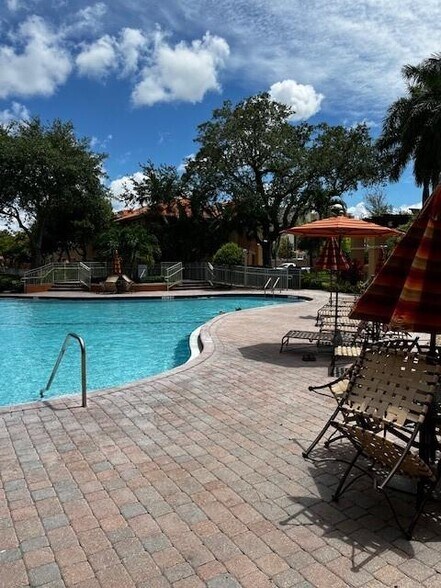 Building Photo - 2308 Anchor Ct