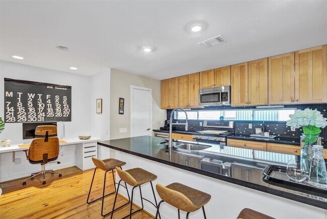 Building Photo - 918 Ruthven Street, Houston, TX 77019 - 2 ...