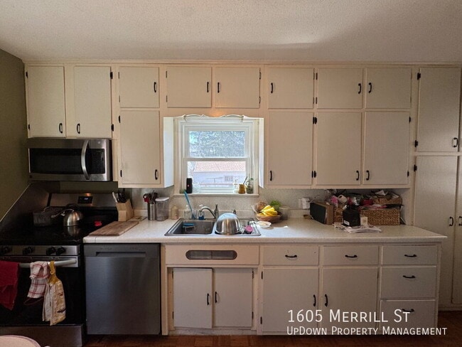 Building Photo - 1605 Merrill St