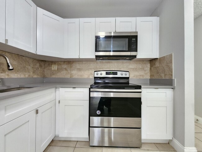 Building Photo - 4304 NW 9th Ave