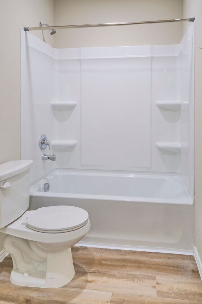 Building Photo - Hunters Ranch Beauty! 3 Bedroom 2 1/2 Bath Townhome