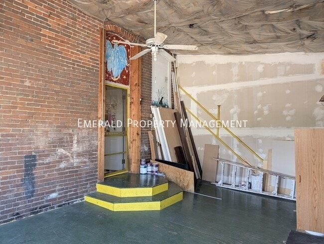Building Photo - 514 E State St