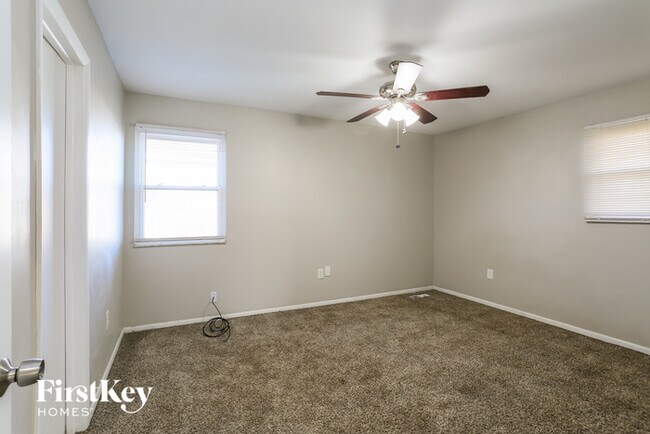 Building Photo - 3468 Simmons Dr