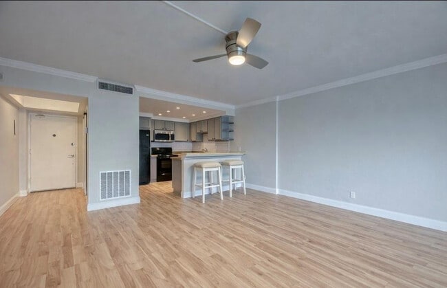 Building Photo - 2900 NE 30th St