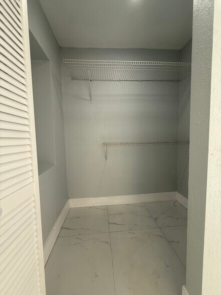 Master Closet - 614 N E St