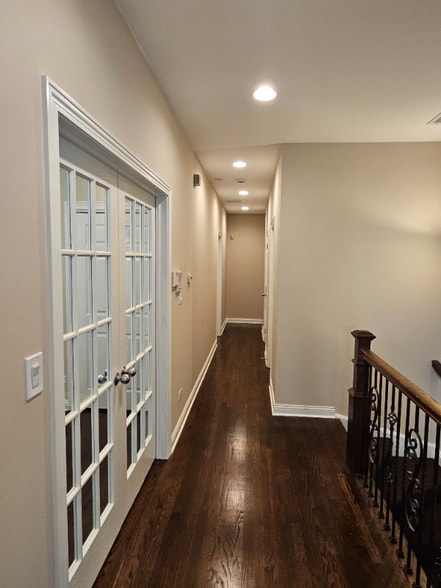 Building Photo - 6330 S Ingleside Ave