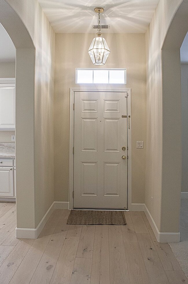 Building Photo - 55+ gated community of Miners Village in Double Diamond.