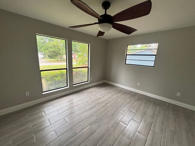 Building Photo - Newly renovated, WOW this will rent quick!