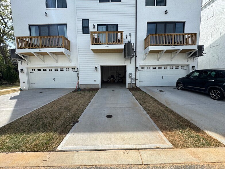 Building Photo - 5009 Layman Dr