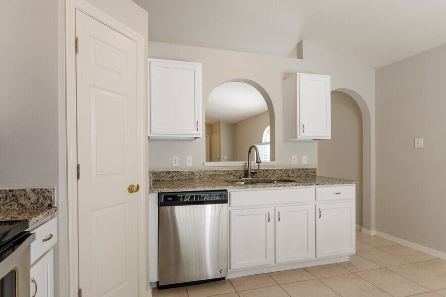 Building Photo - 17026 Ongar Ct