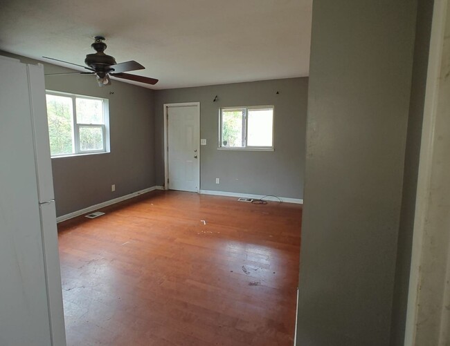 Building Photo - 2 Bedroom, 1 Bath Rent To Own Only... CALL...