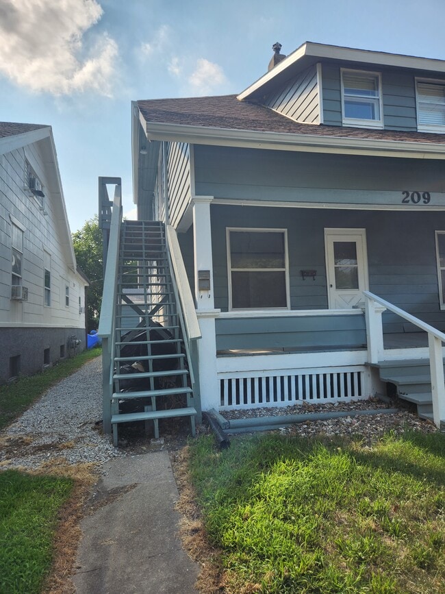Building Photo - 209 N Adams St