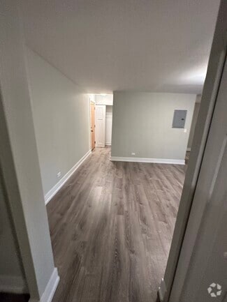 Building Photo - 528 W Surf St